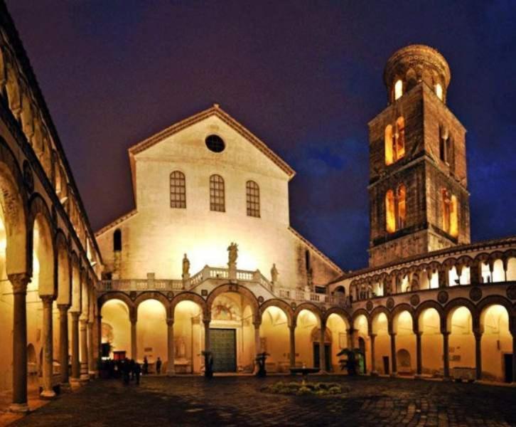 Oasi Al Centro Con Parcheggio Bed & Breakfast Salerno Exterior foto