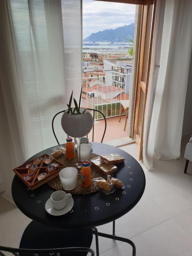 Oasi Al Centro Con Parcheggio Bed & Breakfast Salerno Exterior foto
