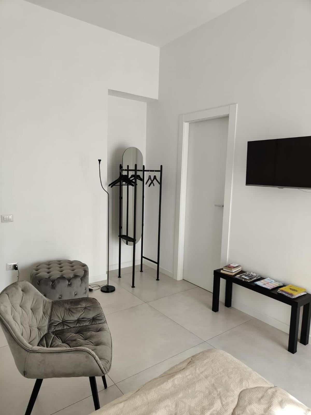 Oasi Al Centro Con Parcheggio Bed & Breakfast Salerno Exterior foto
