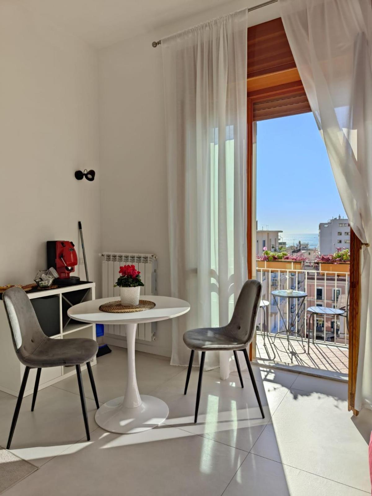 Oasi Al Centro Con Parcheggio Bed & Breakfast Salerno Exterior foto