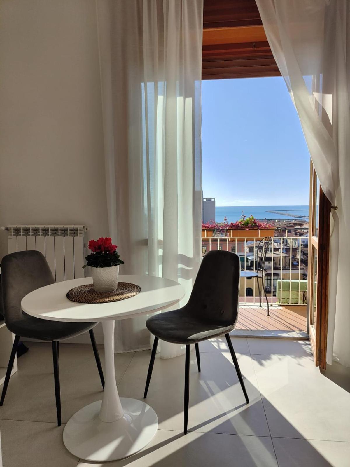Oasi Al Centro Con Parcheggio Bed & Breakfast Salerno Exterior foto